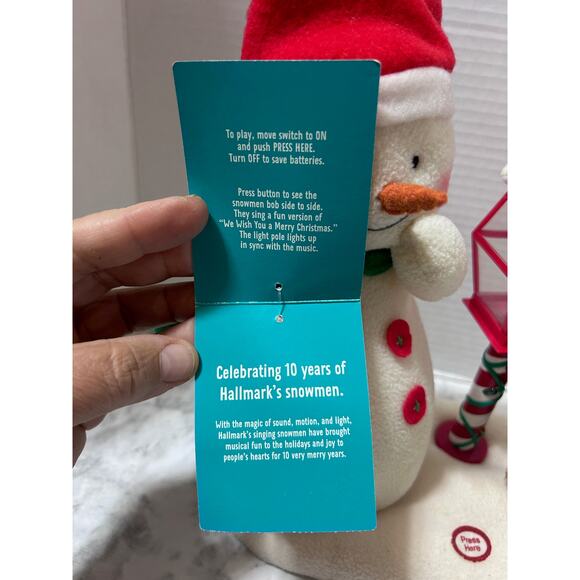 Hallmark Merry Carolers Trio Sound Light Motion 2013 We Wish You A Merry XMAS - Picture 5 of 11